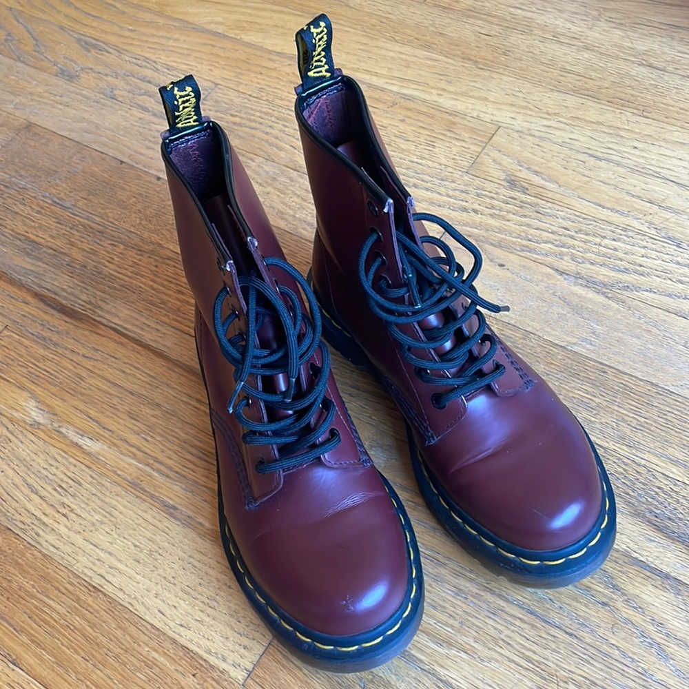 Doc Martens “The Original” in red
